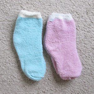 BUNDLE OF KAREN NEUBURGER PINK/BLUE FUZZY WOMENS ABOVE THE ANKLE SOCKS